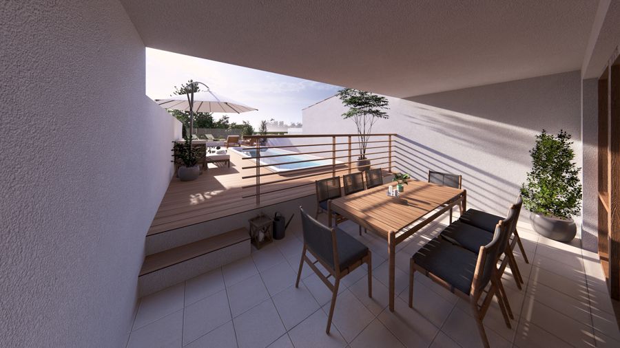 Terraza de madera con mesa de comedor y vistas abiertas.